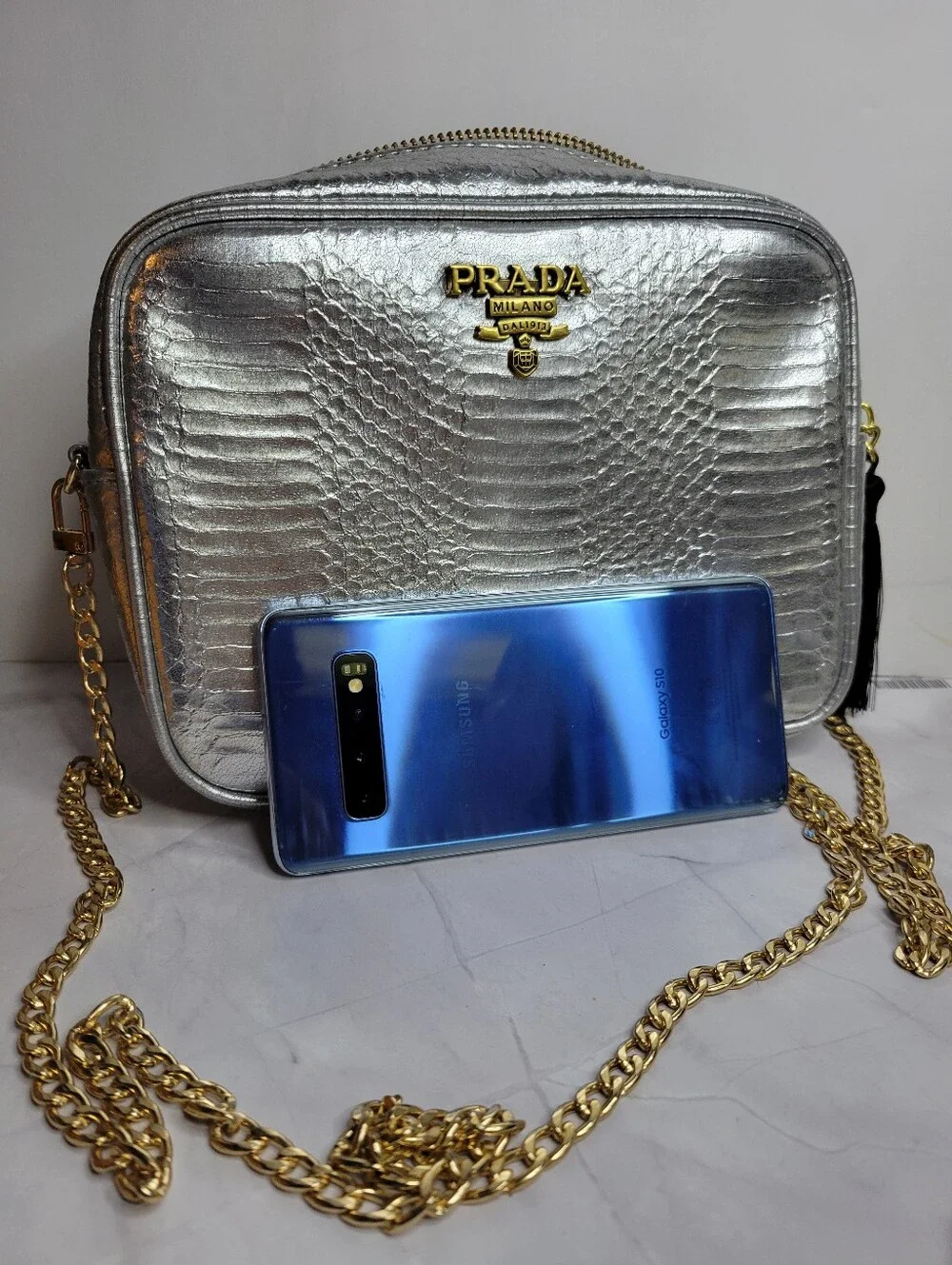 Chic Silver Snake Print Crossbody Bag